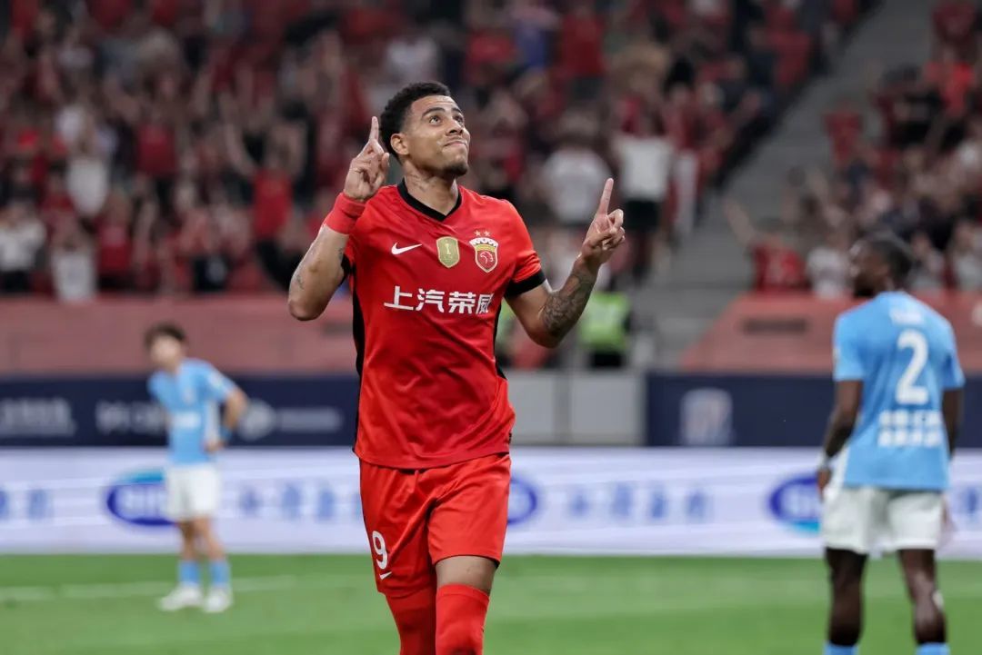 国足东亚杯遗珠上海海港2-1逆转深圳李新翔19岁连续3轮中超破门(上海海港足球队教练)