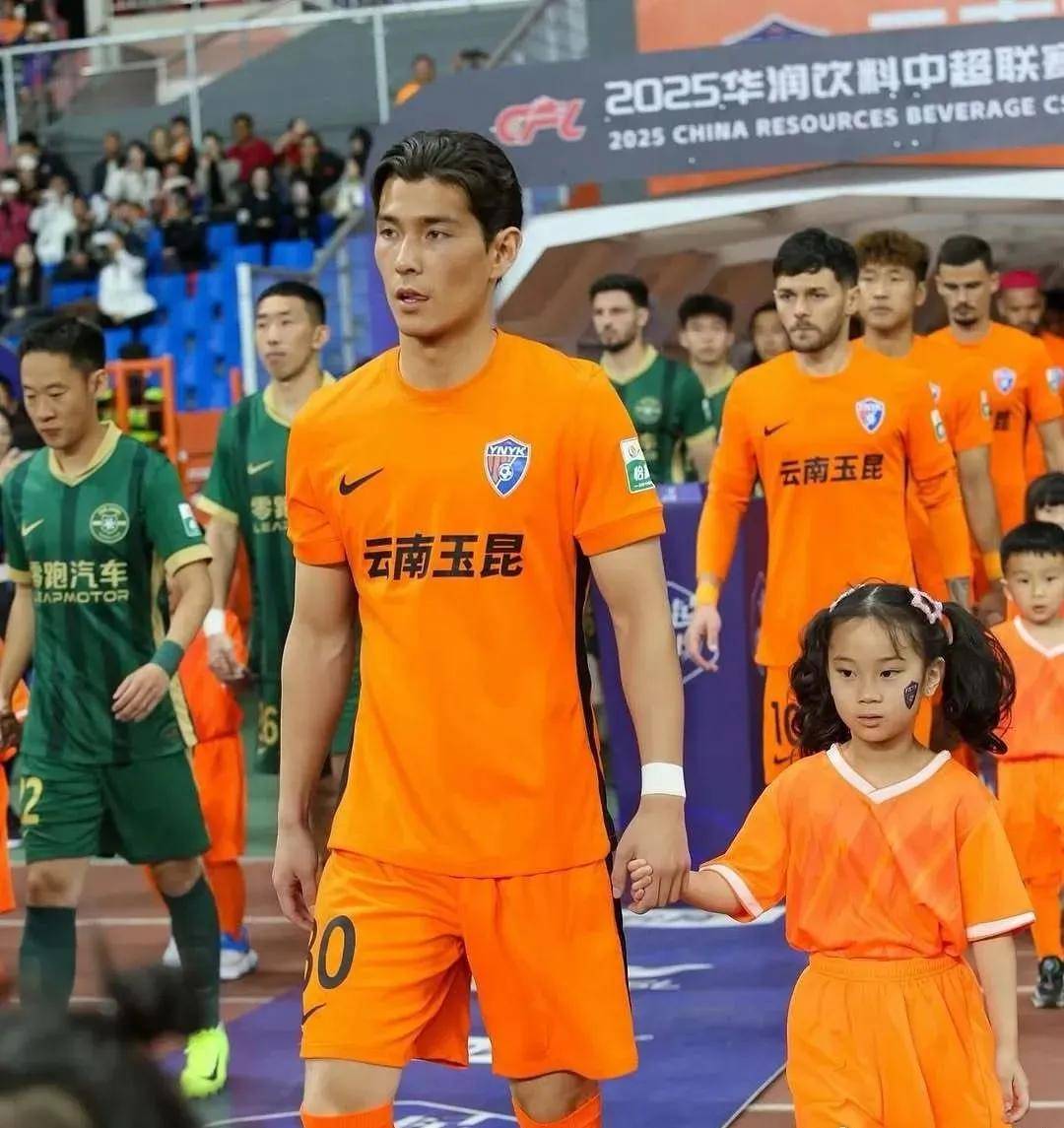 国足东亚杯遗珠上海海港2-1逆转深圳李新翔19岁连续3轮中超破门(上海海港足球队教练)