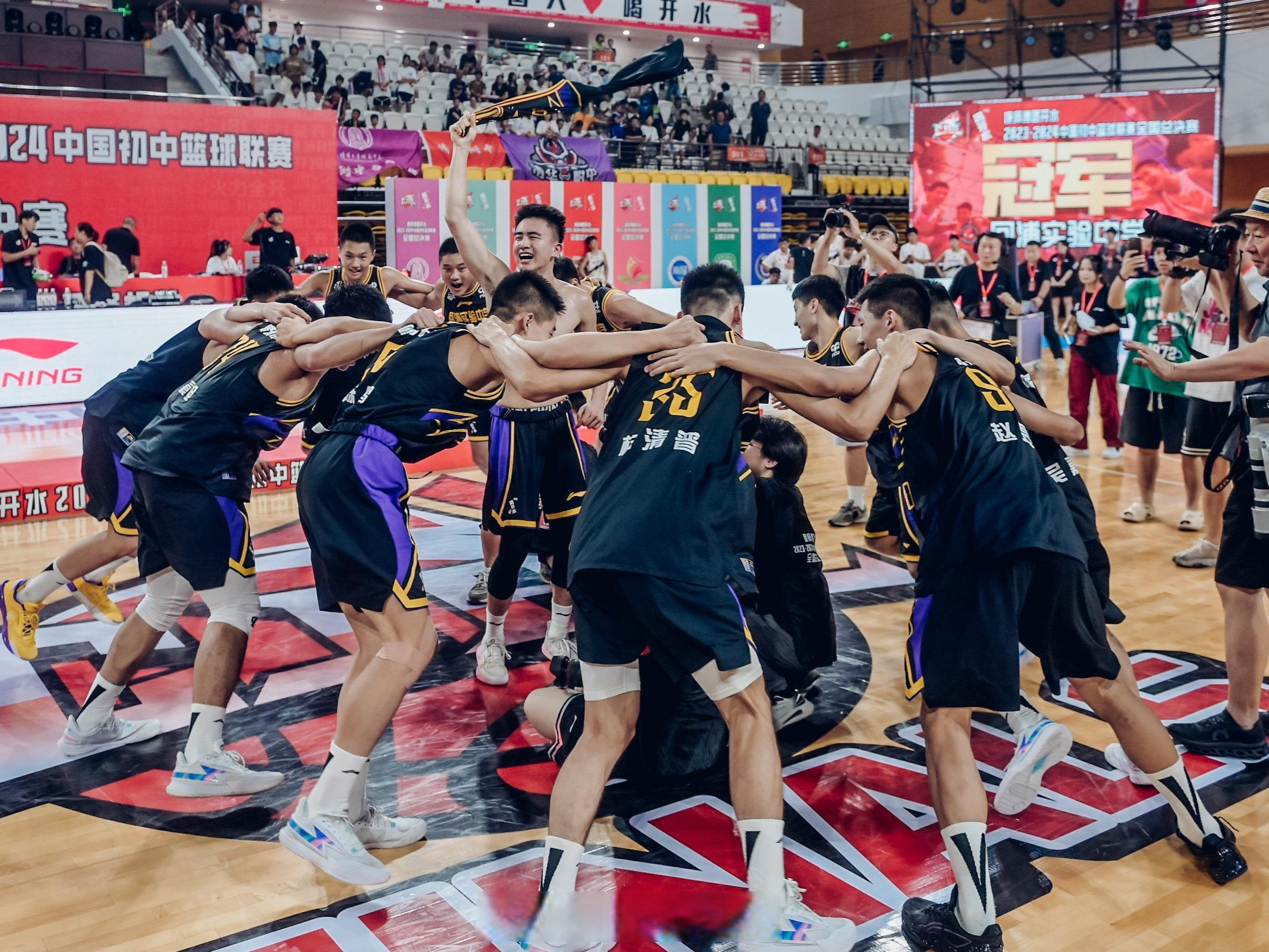开云·体育-中国篮球联赛迎来精彩巅峰对决！(中国篮球联赛迎来精彩巅峰对决的是谁)