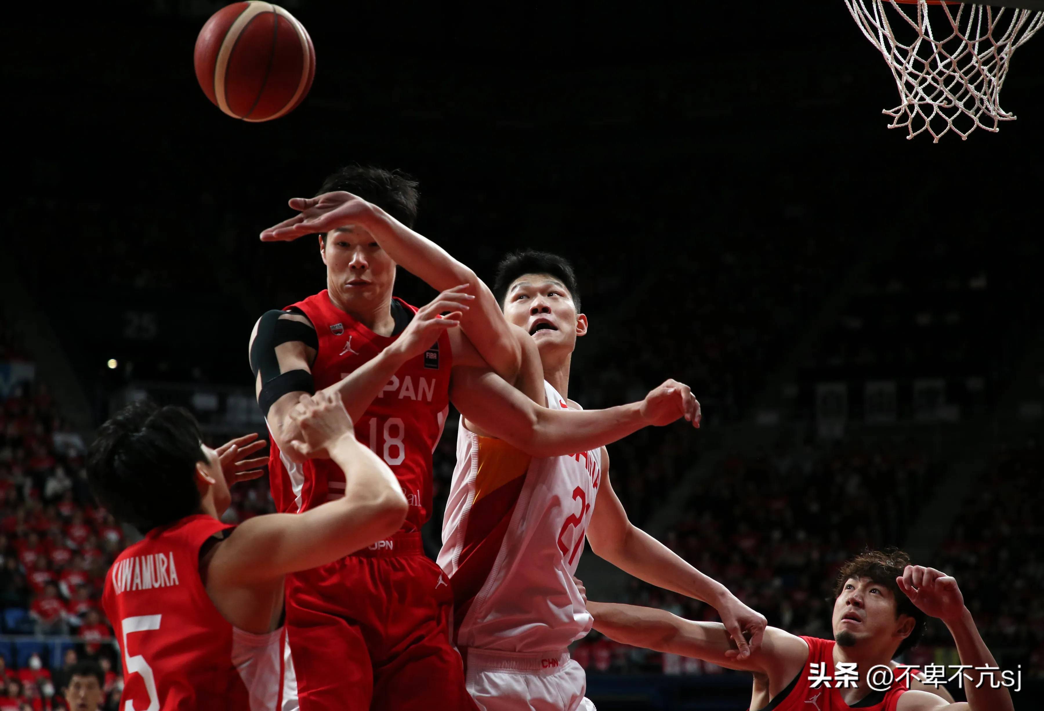 中国篮球联赛迎来精彩巅峰对决！(中国篮球联赛迎来精彩巅峰对决的是谁)
